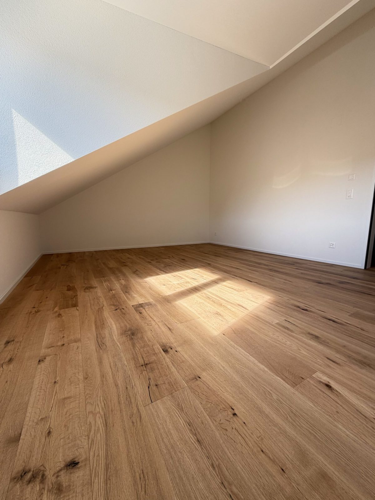 Dachzimmer im Morgenlicht