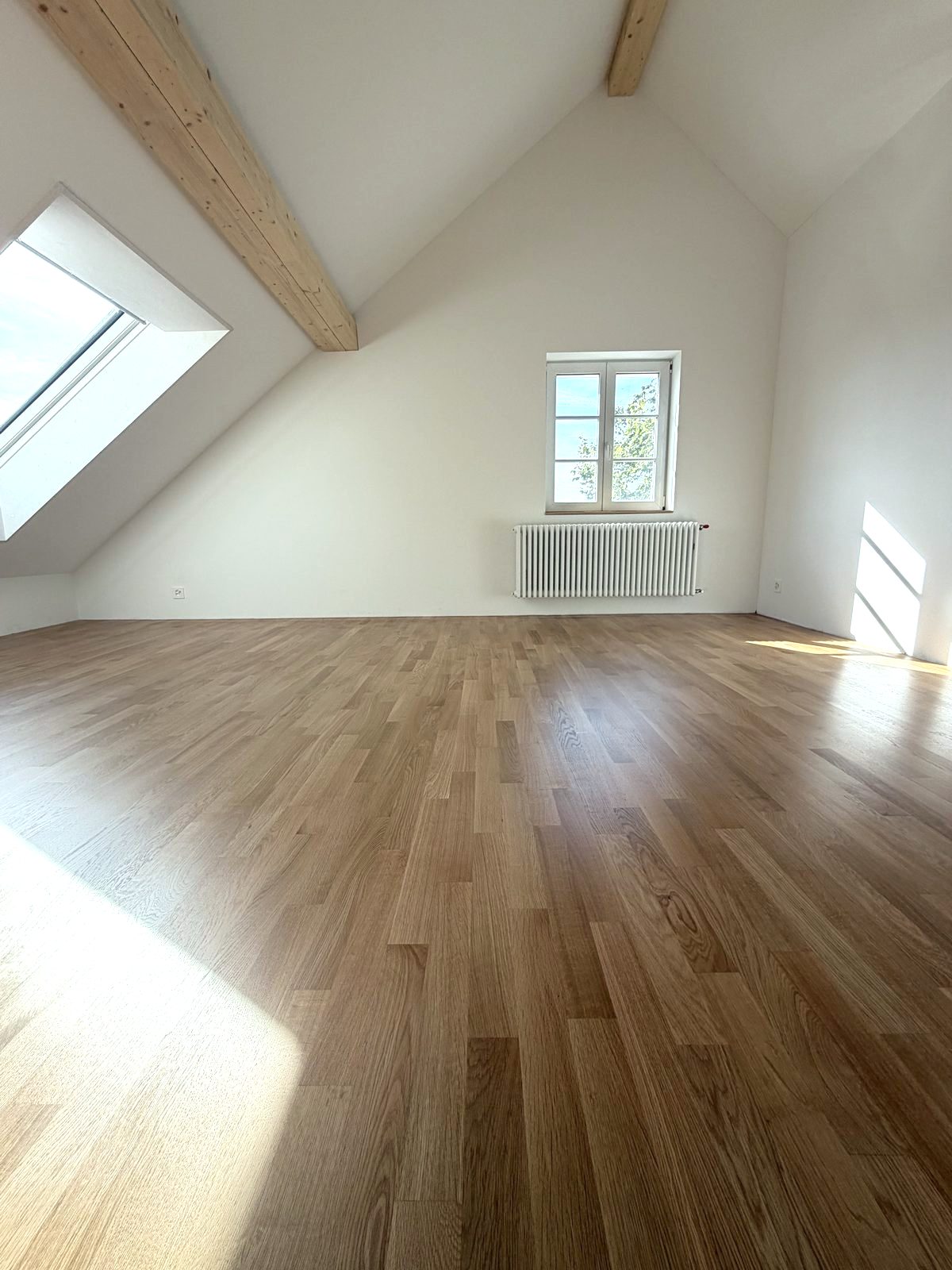Dachgeschoss mit Eichenparkett in einer Villa in Zürich